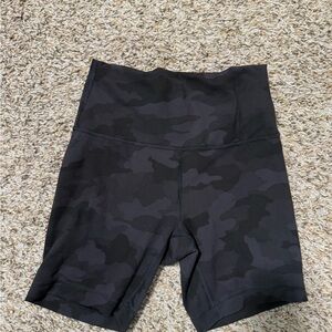 WUNDER TRAIN HIGH-RISE SHORT 6"